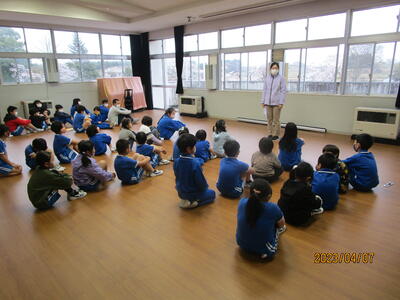 話し合いが終わった後の並び方も素晴らしいですね。