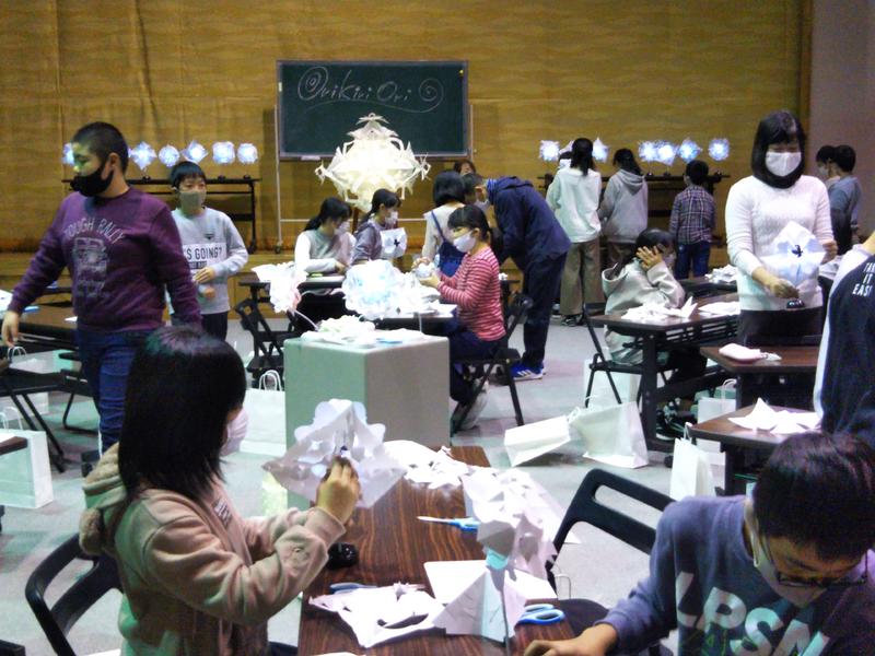 ランプシェイド制作中